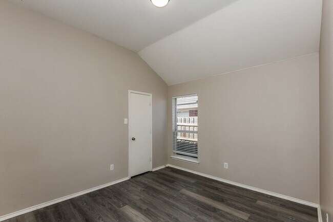 Building Photo - 1007 Andrew St