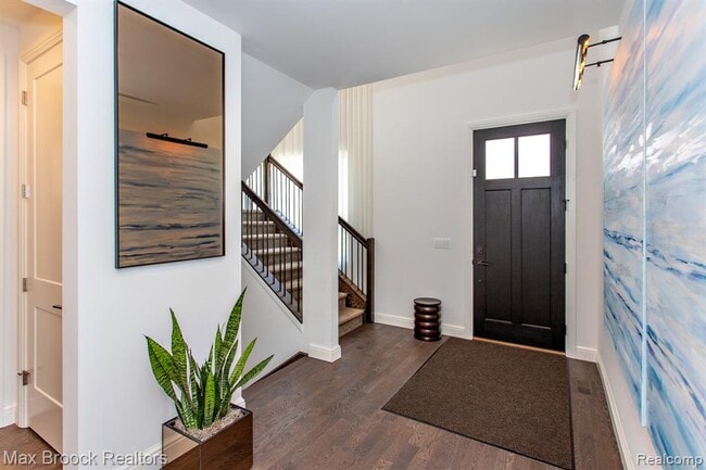 Building Photo - 25925 York Rd