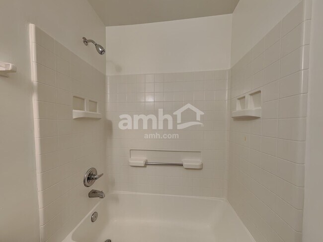 Building Photo - 528 Alyssa St