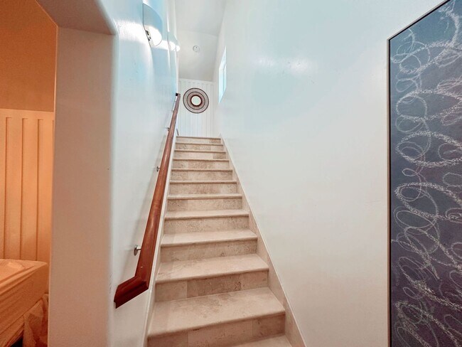 Building Photo - Newly Refurbished 3 Bed / 2 Bath Duplex on Fire Mountain