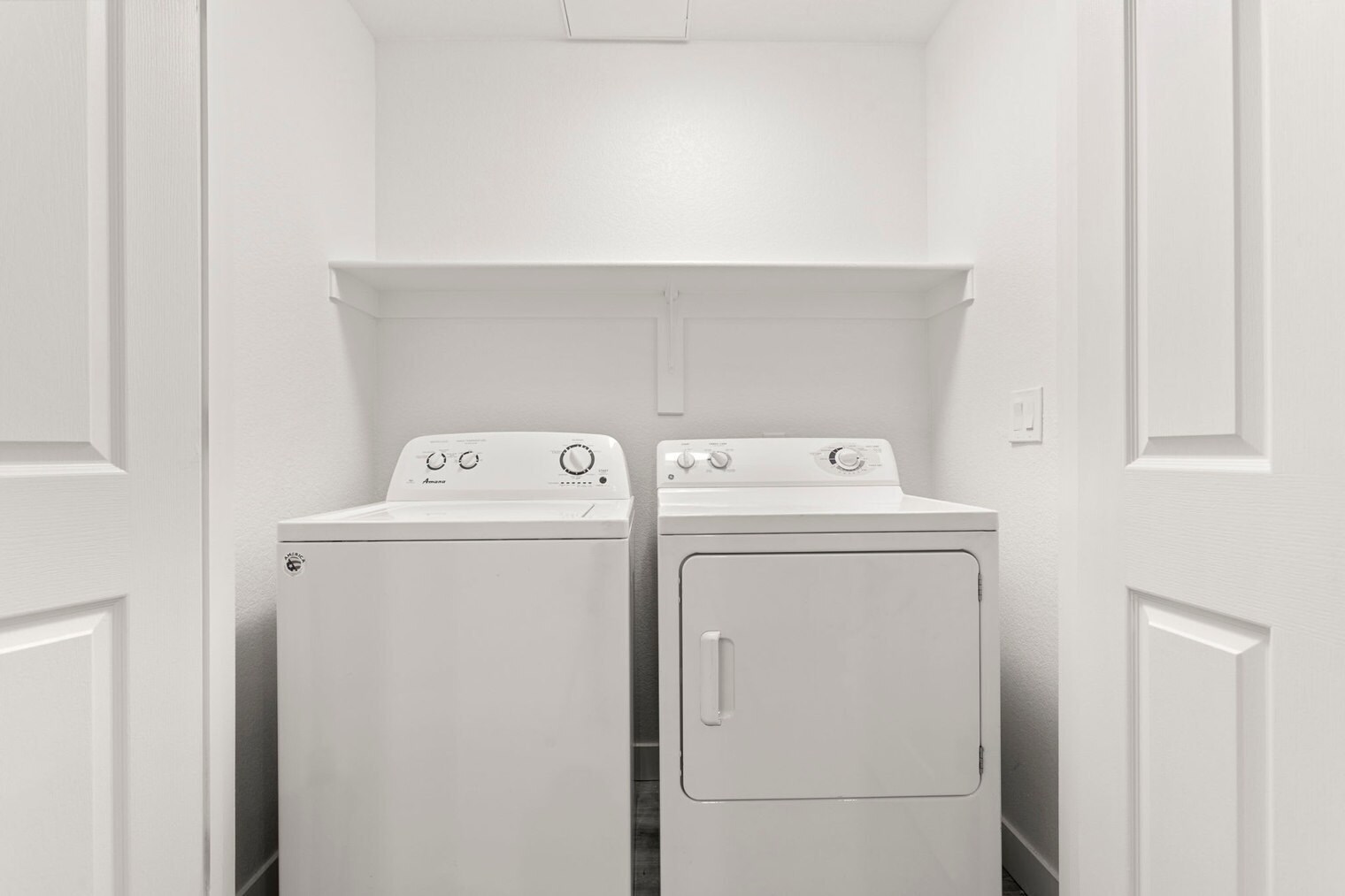 Building Photo - 9450 W Cabela Dr