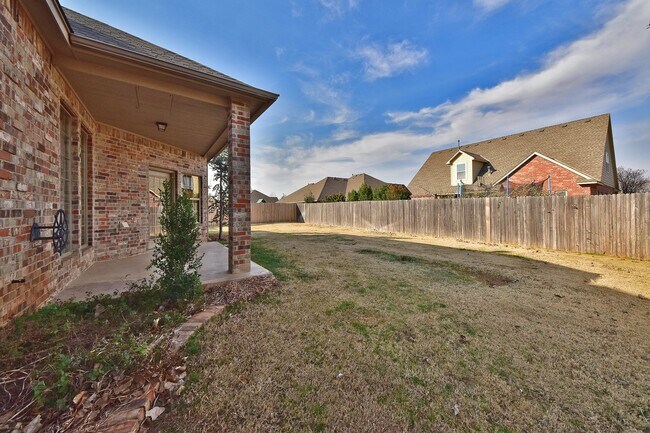 Building Photo - Amazing Home - 3 bed 2 bath - Edmond Schools