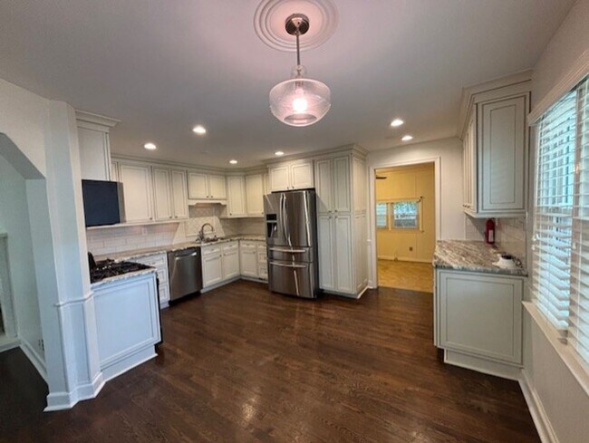 Building Photo - Cape Story by the Sea