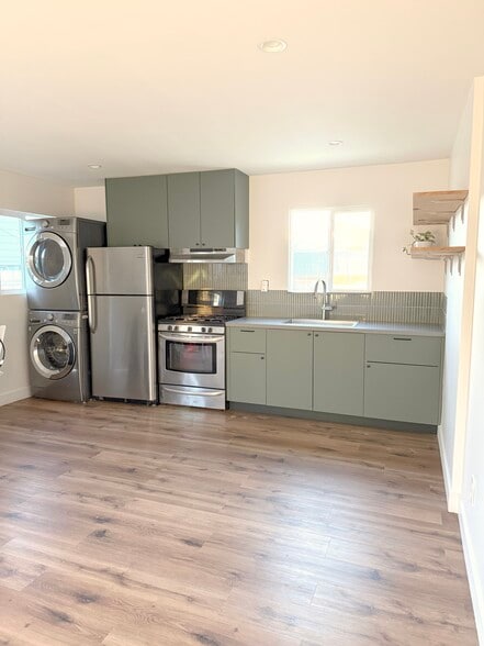 Building Photo - 3321 1/2 Alice St