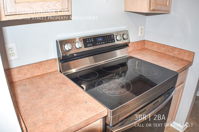 Building Photo - 19 Heartstone Cir