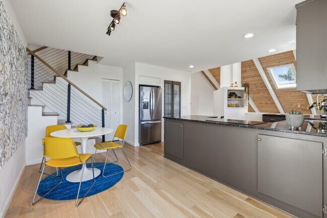 Building Photo - 85 Ridge Rd