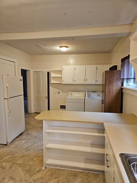 Kitchen - 301 N Division St