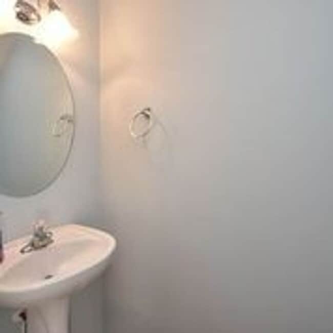 Building Photo - Lovely, Move in Ready 2 Bedroom in Stallin...