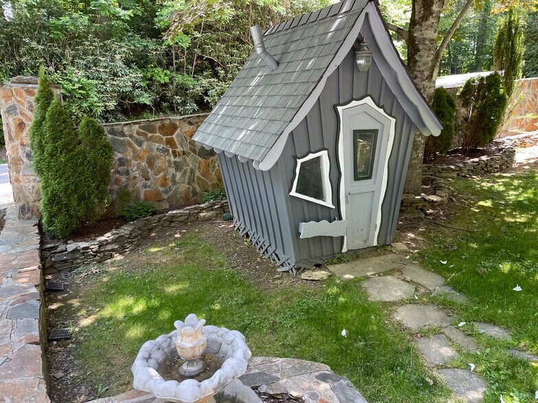 Playhouse - 283 Tanglewood Dr
