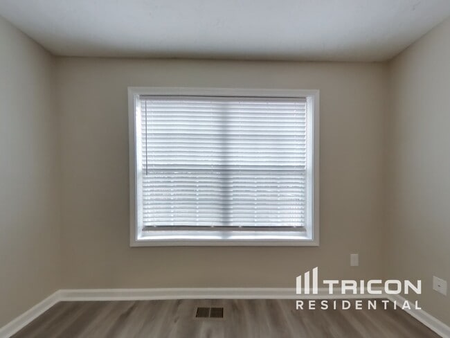 Building Photo - 581 Meadow Spring Dr