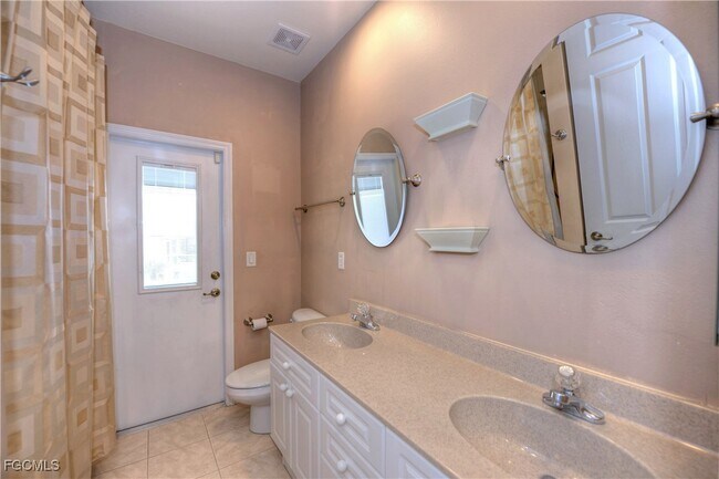 Building Photo - 522 SE 13th St