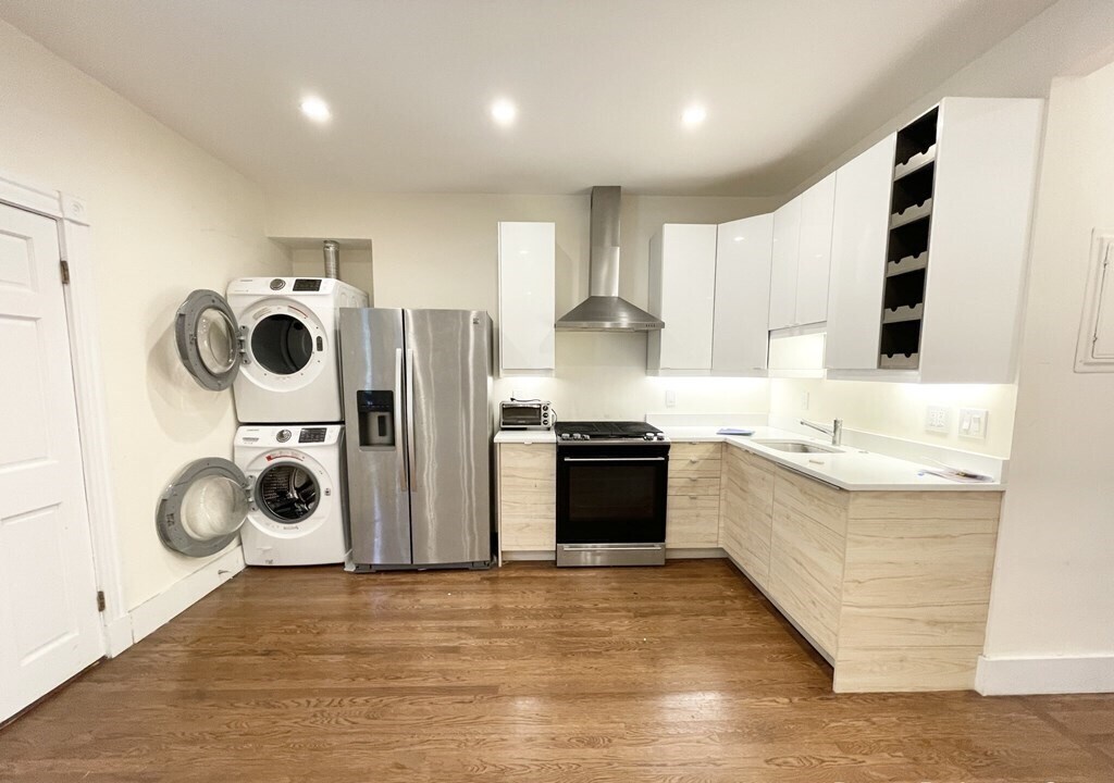 Building Photo - 106 Buttonwood St