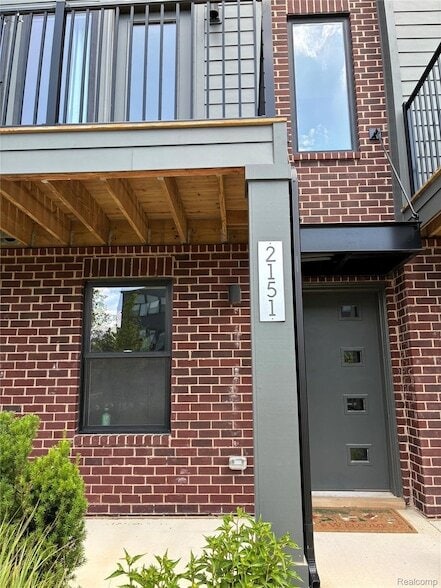 Building Photo - 2151 Park Dr