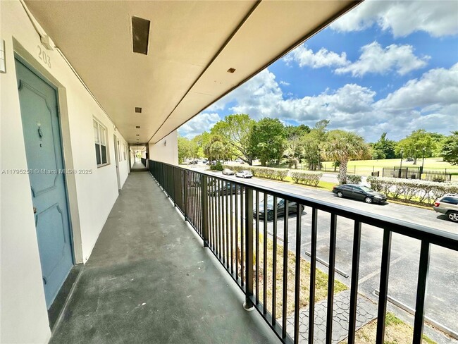 Building Photo - 8051 S Colony Cir