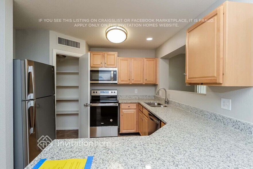 Building Photo - 3819 W Columbine Dr