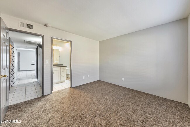 Building Photo - 14849 N Kings Way