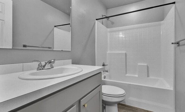 Building Photo - Welcome to this stunning 4-bedroom, 2-bathroom home located in the vibrant community of Caldwell,...