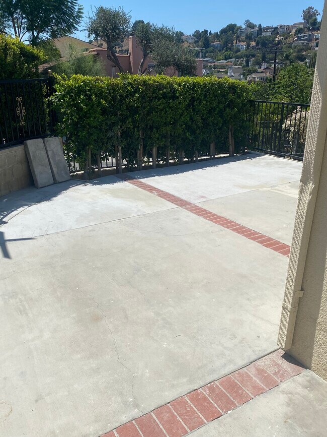 Front porch - 1437 Plumas St