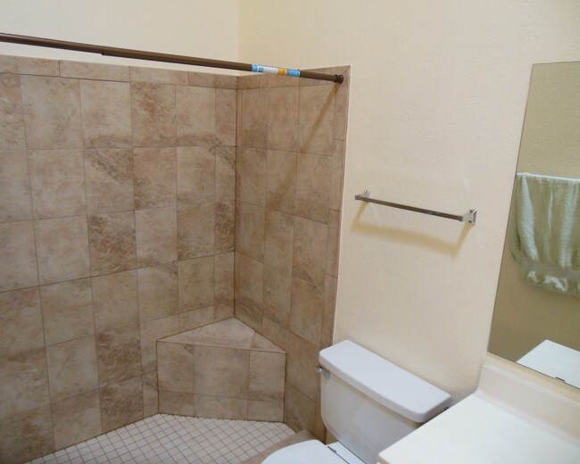 Building Photo - 815 El Arco Dr