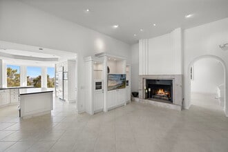 Building Photo - 31 Saint Tropez