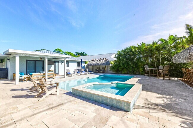Building Photo - Naples Park PET FRIENDLY POOL HOME - 3BDRM. 2 BATHS