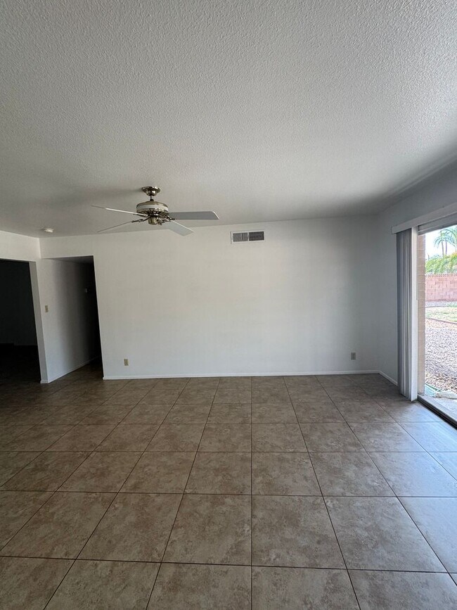 Building Photo - Spacious 3BR/2BA Home in Prime Tempe Locat...