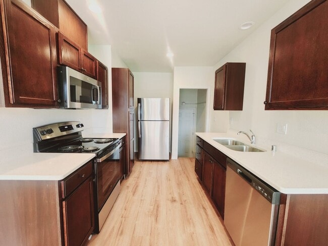 Building Photo - SEPTEMBER RENT FREE!