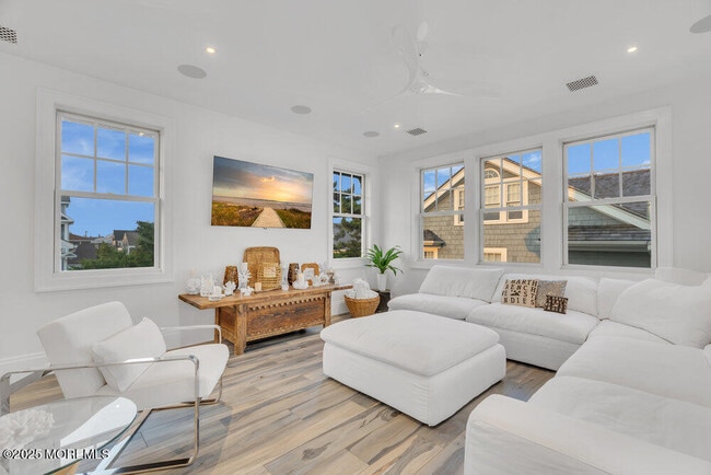 Building Photo - 985 Ocean Ave