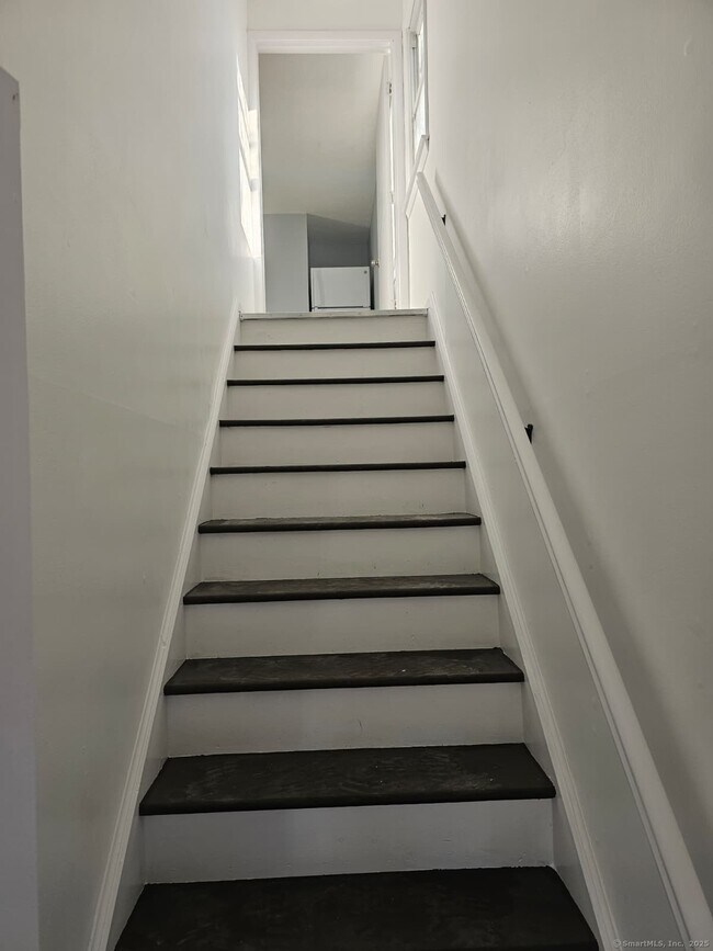 Building Photo - 641 Middletown Ave