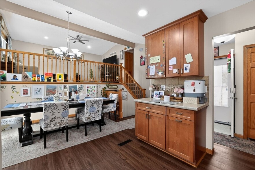 Building Photo - 595 Mercury Cir