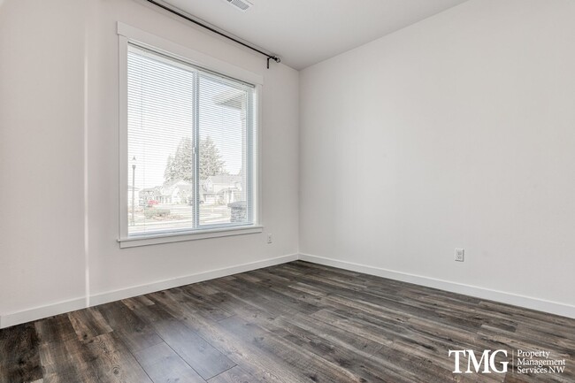 Building Photo - Single level 4 Bedroom 2 Bathroom Home in ...