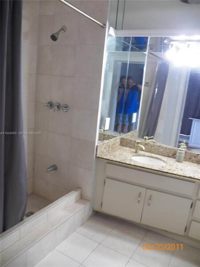 Building Photo - 600 N 35th Ave