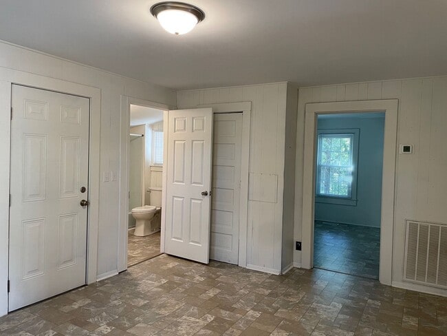 Building Photo - 2 BED, 1 BATH HOME LOCATED IN ASHEBORO OFF...
