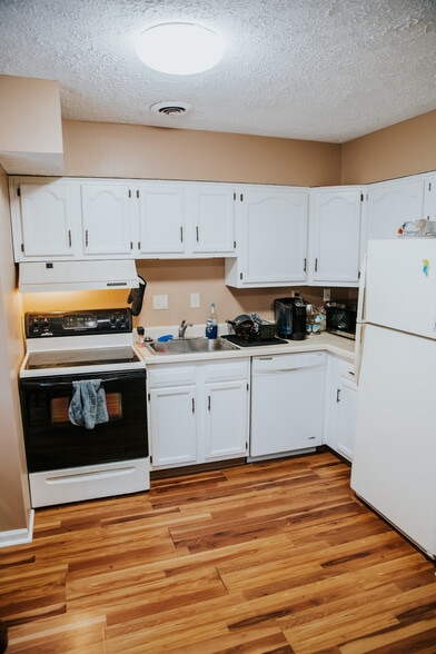 Building Photo - 620 Junction St