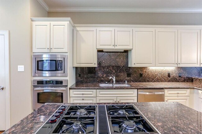 Building Photo - Stylish 3-Bedroom Home in Prime Houston Location!