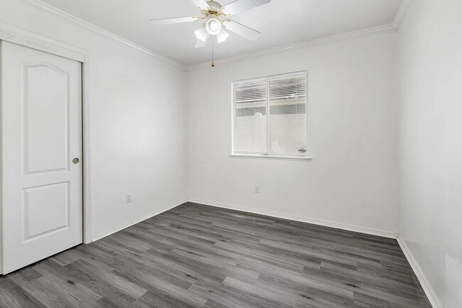 Building Photo - Spacious 4 Bedroom, 2 Bathroom Home!