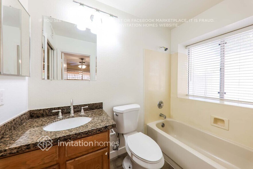 Building Photo - 1516 E Kristal Way