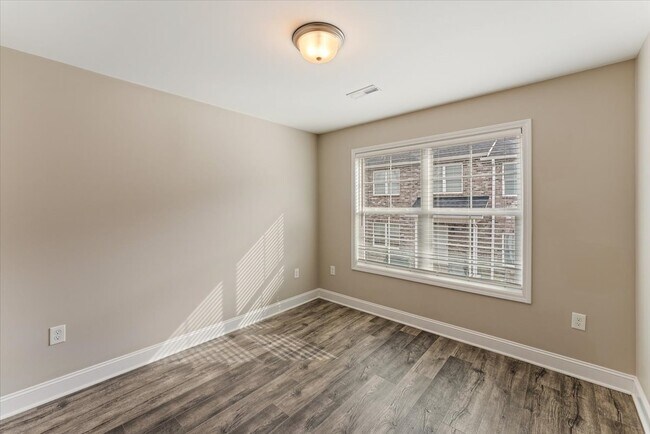 Building Photo - 419 Flt Rdg Wy