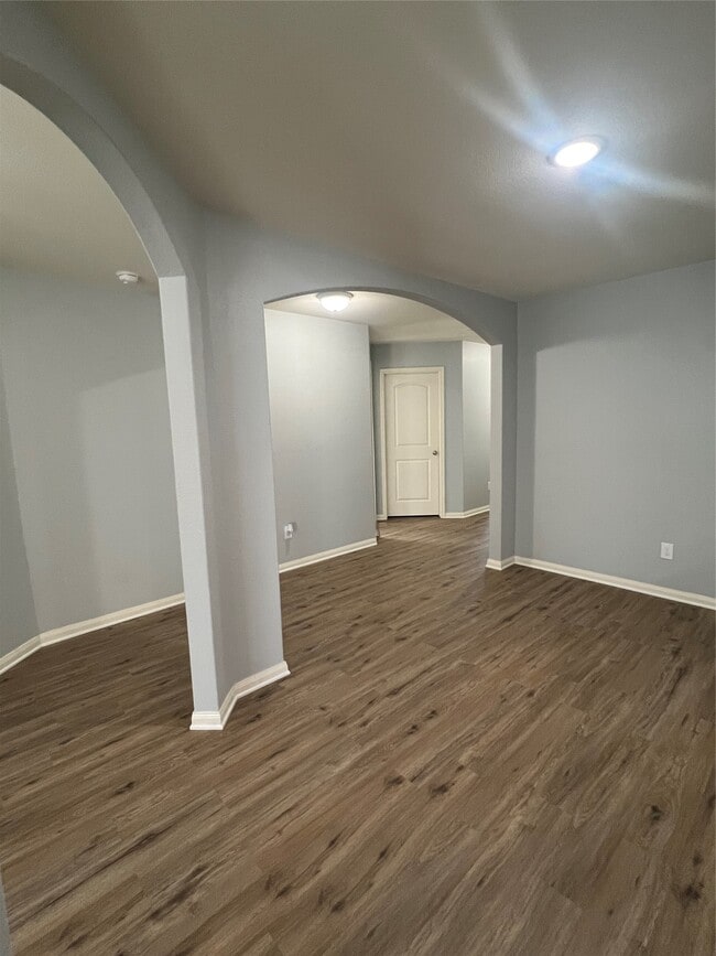 Building Photo - 5502 Rainbow Rd.