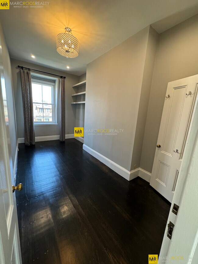 Building Photo - 265 Beacon St