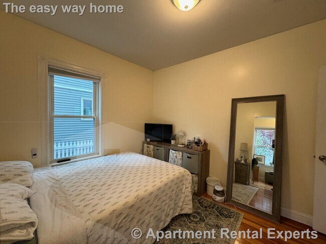 Building Photo - 29-31 Belknap St Unit #1