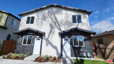 Building Photo - 735 E 82nd St