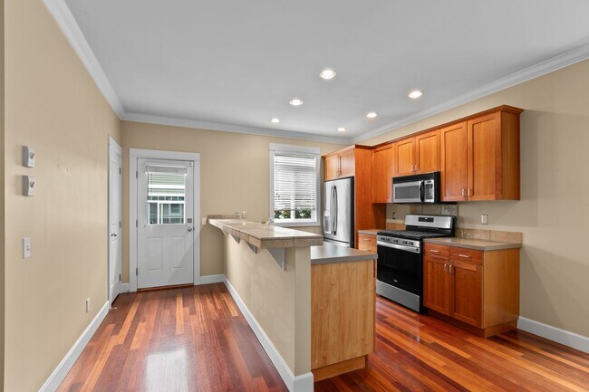 Building Photo - 3Bd/2.5Ba Seattle Home