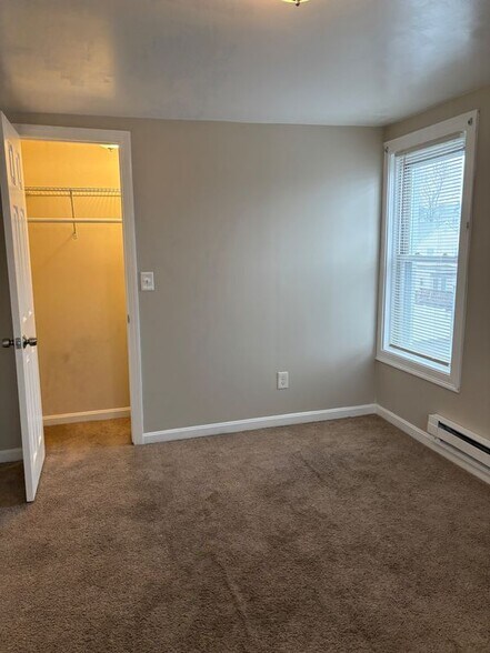 Building Photo - 2 Yolande Pl