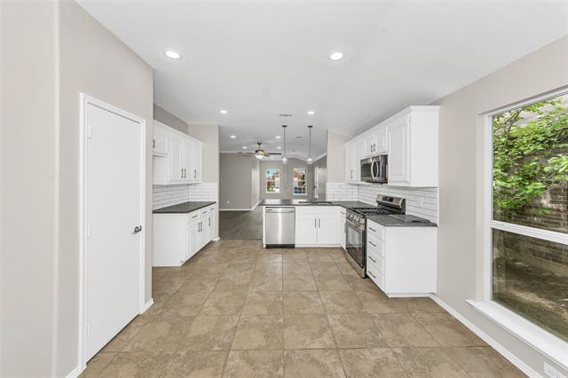 Building Photo - 2201 Sweetwood Dr