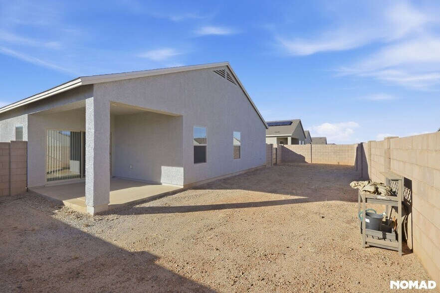 Building Photo - 558 W Woodward St