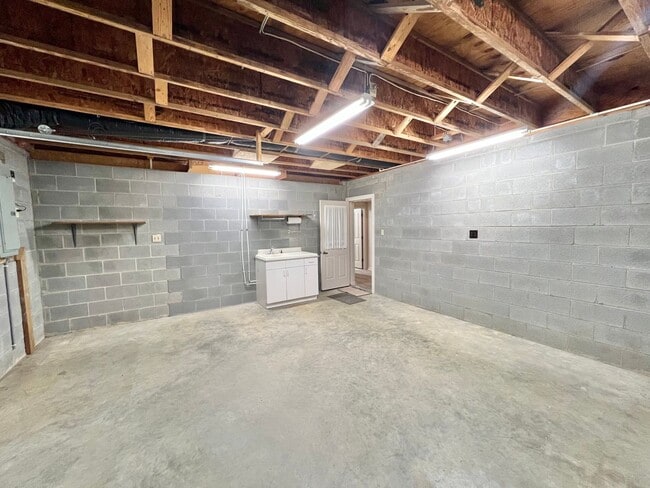 Building Photo - 3005 Hickory Tree Pl