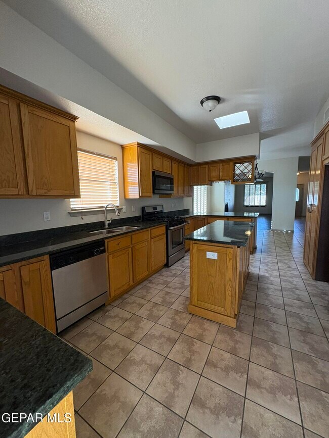 Building Photo - 4136 Tierra Venado Dr