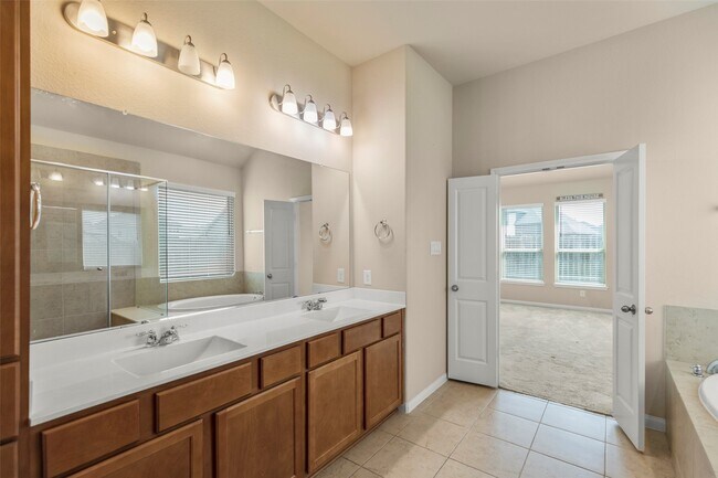 Building Photo - 15714 Highlands Cove Dr