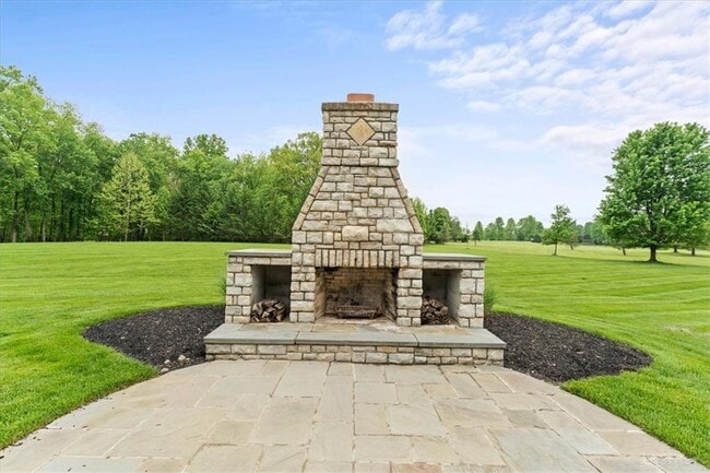 Building Photo - 9020 Whisperinghill Dr